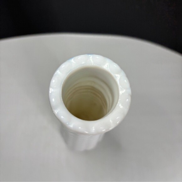 Vintage White Brody Bud Vase Corn Cob Milk Glass Waffle Cottage Core Shabby - Picture 2 of 4